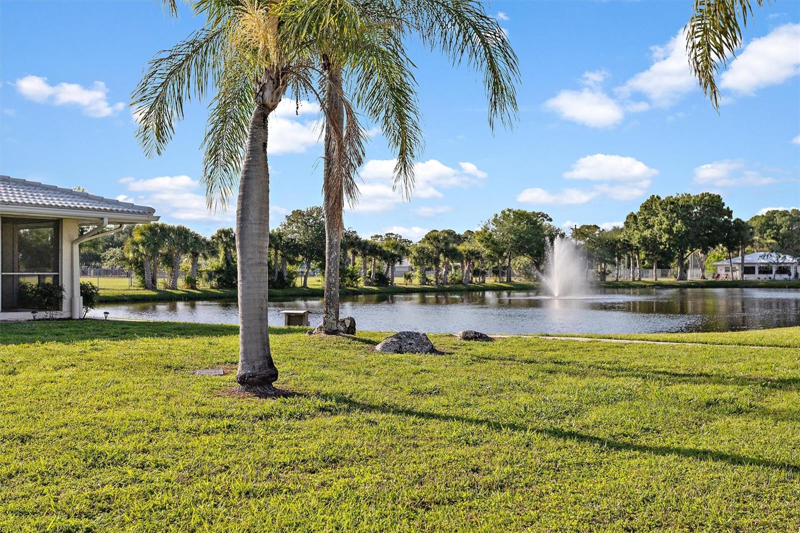 Image 33 of 62 For 10467 Larchmont Place N