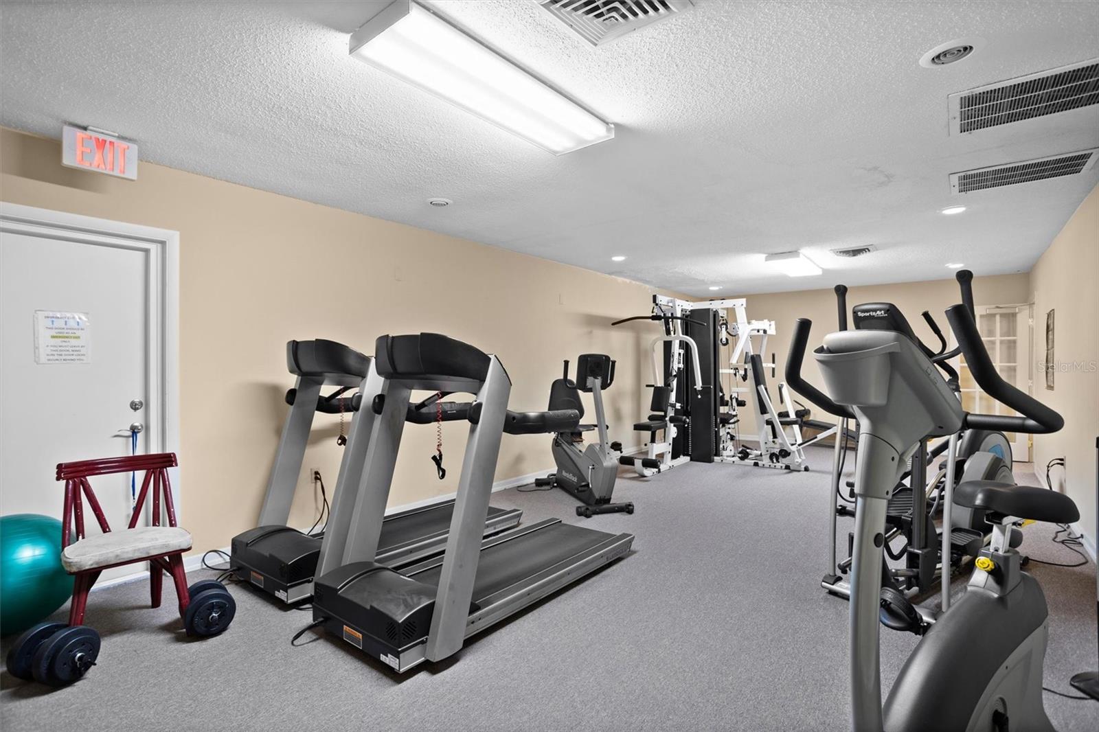 Image 48 of 62 For 10467 Larchmont Place N