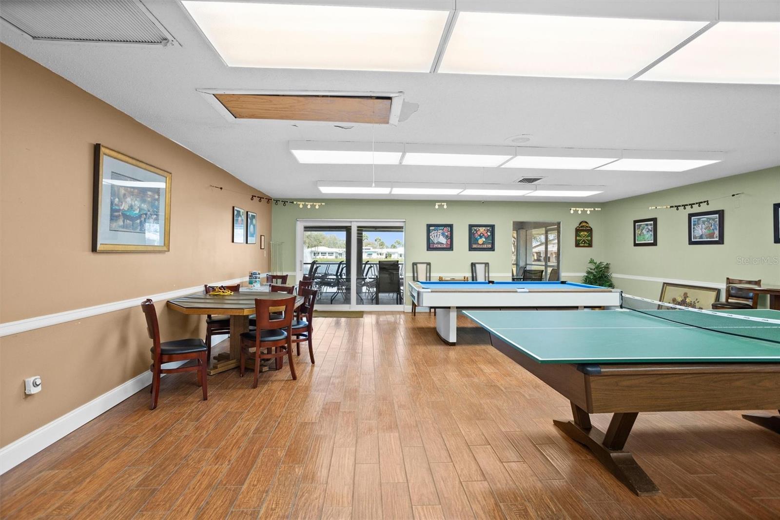 Image 53 of 62 For 10467 Larchmont Place N