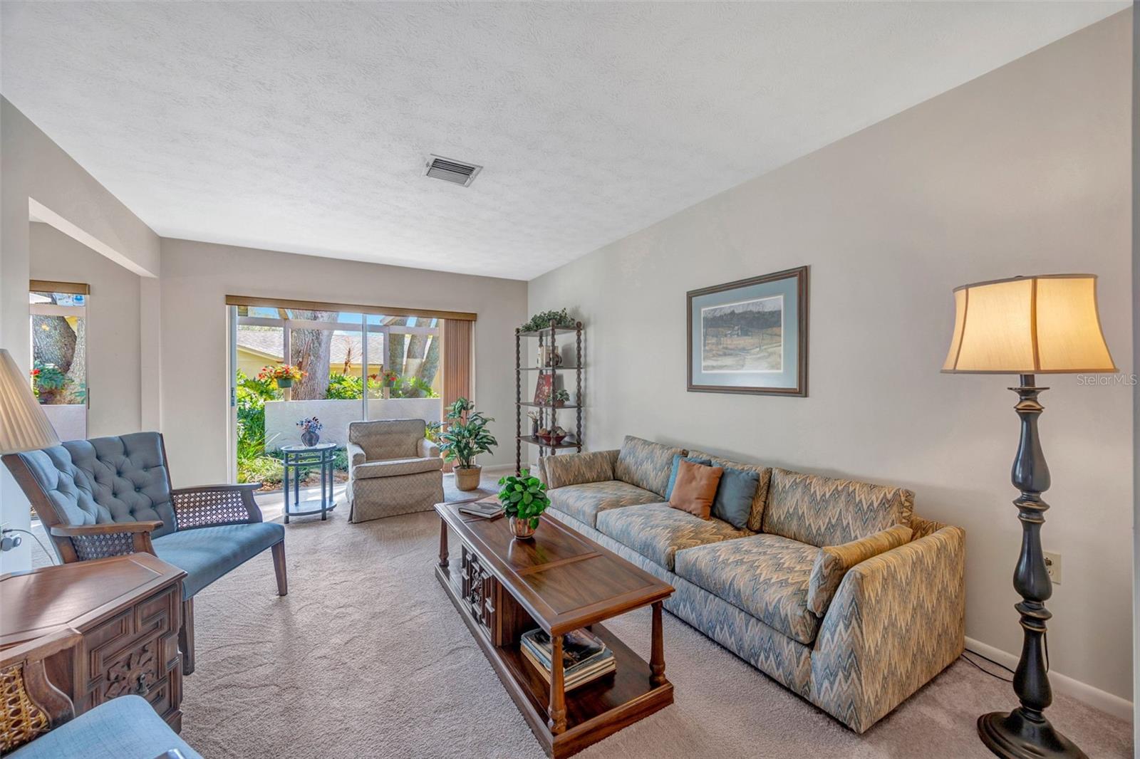 Listing photo id 10 for 1011 Meadowcrest Drive