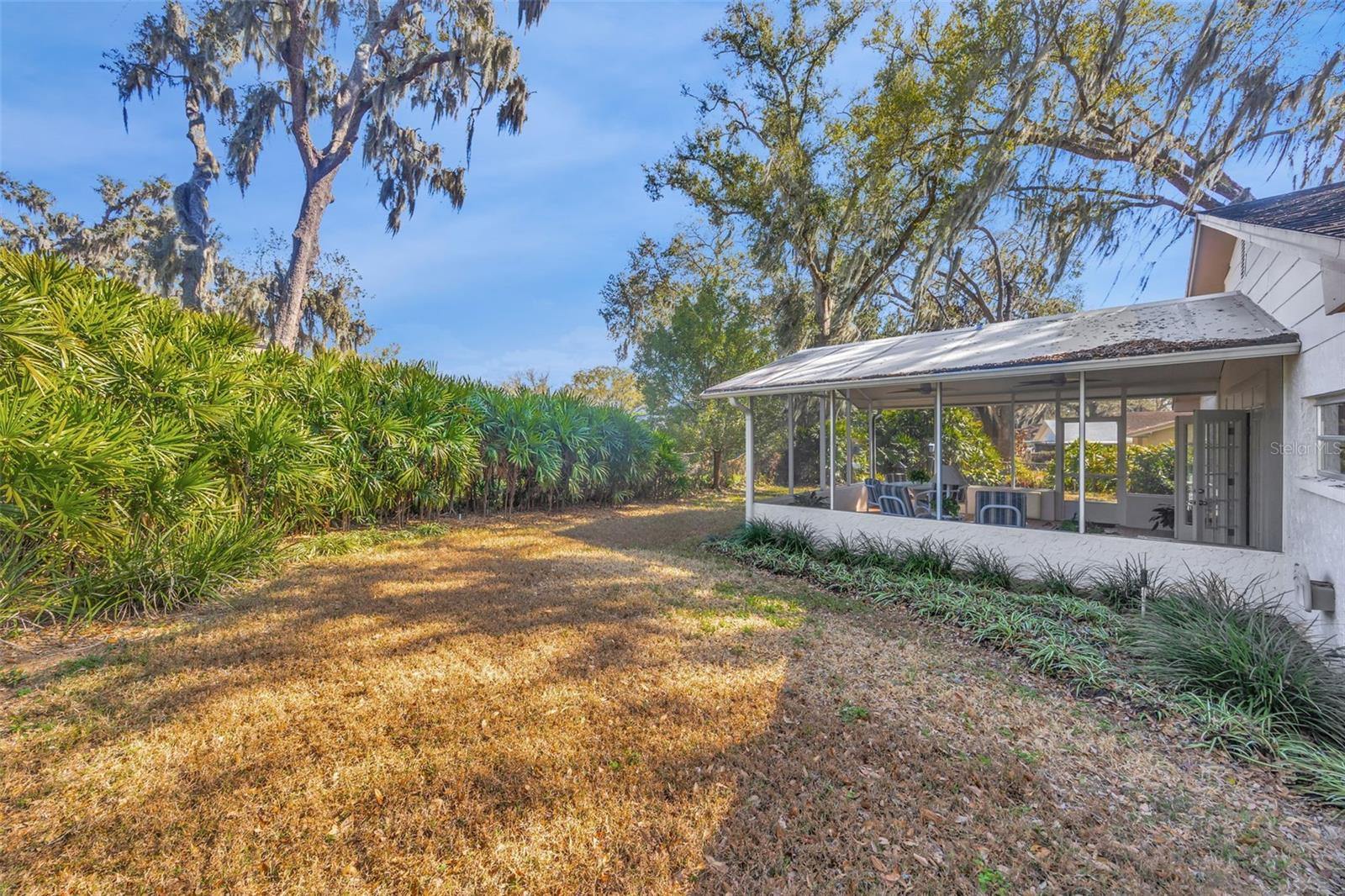 Listing photo id 23 for 1011 Meadowcrest Drive