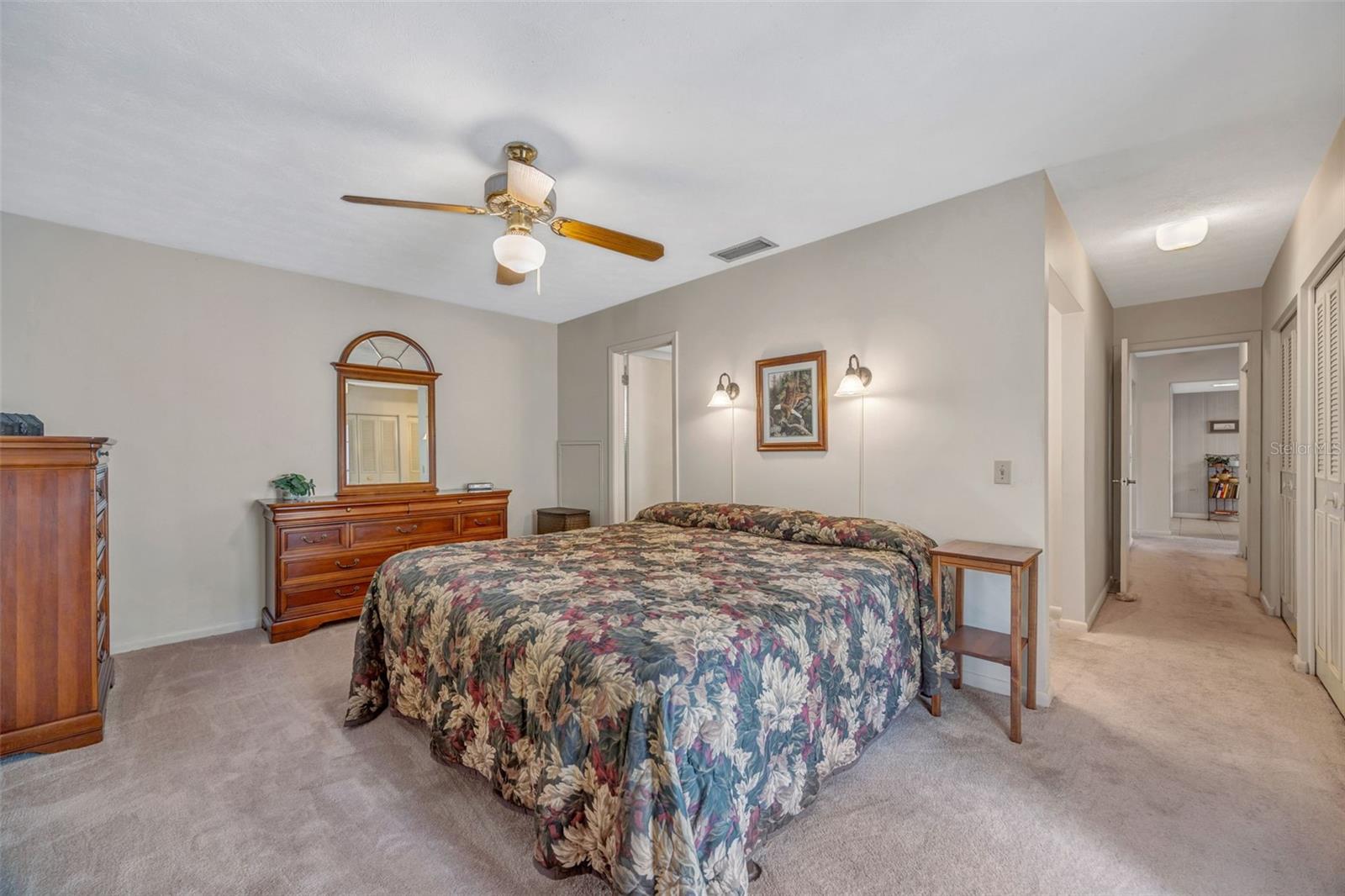 Listing photo id 26 for 1011 Meadowcrest Drive