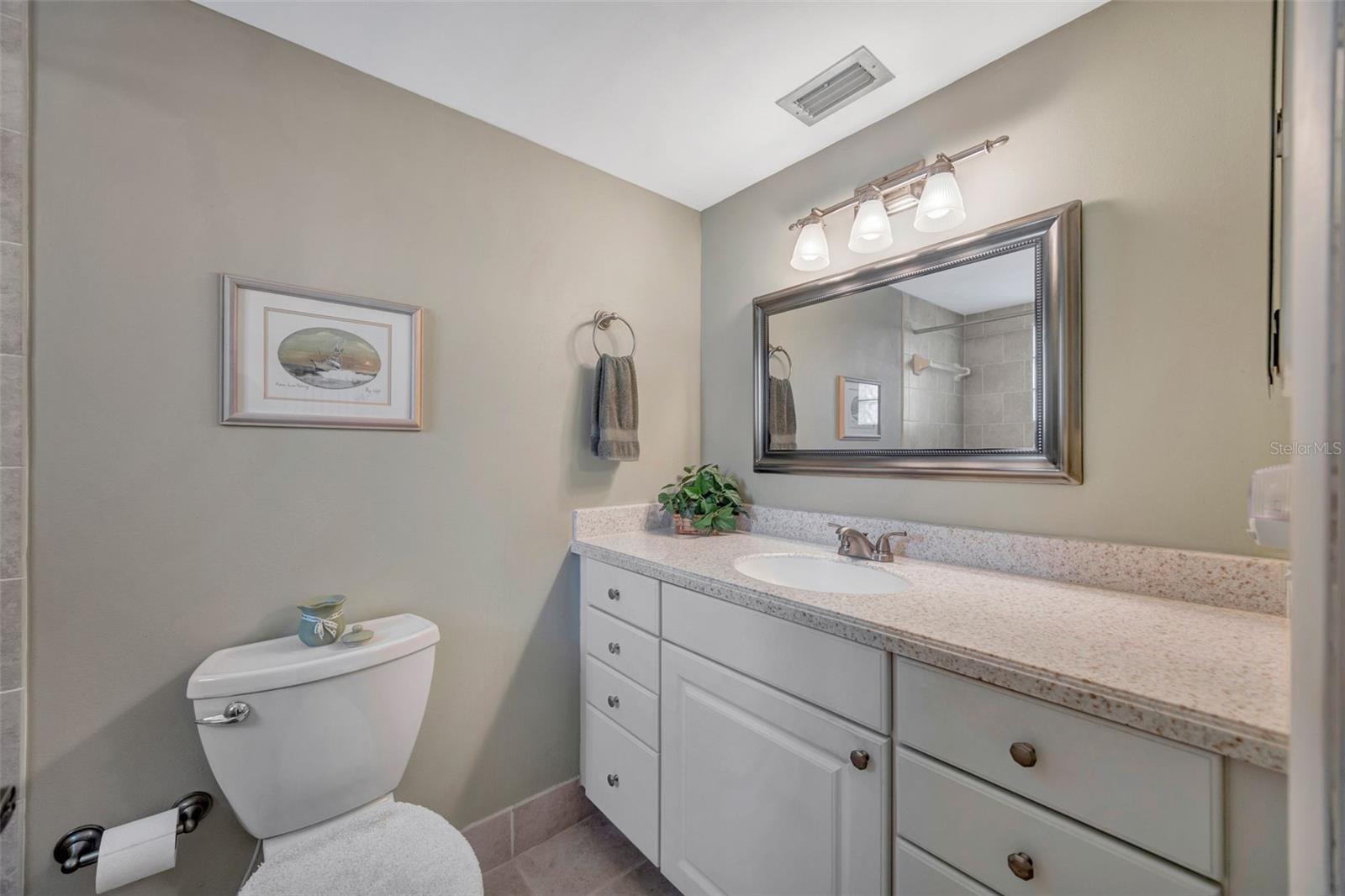 Listing photo id 28 for 1011 Meadowcrest Drive