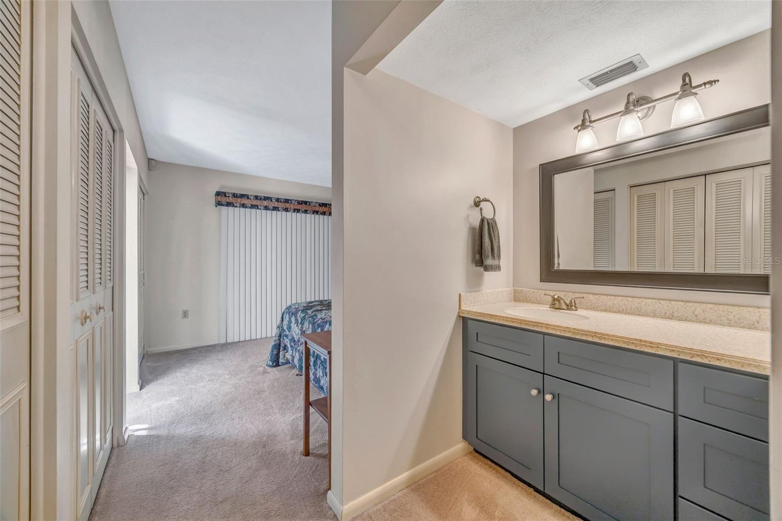 Listing photo id 30 for 1011 Meadowcrest Drive