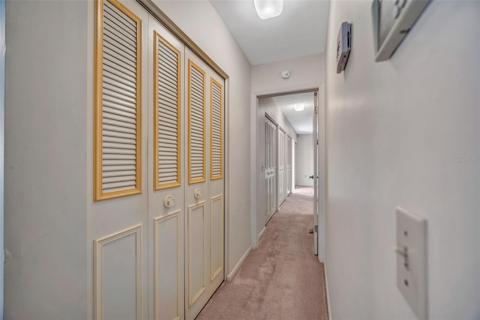 Listing photo id 31 for 1011 Meadowcrest Drive