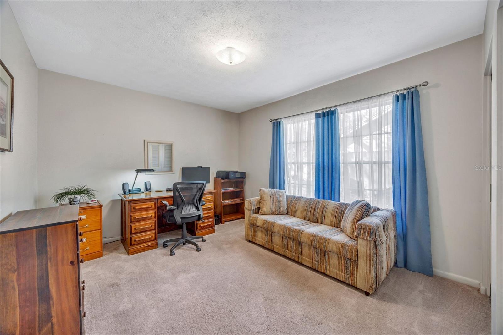 Listing photo id 32 for 1011 Meadowcrest Drive