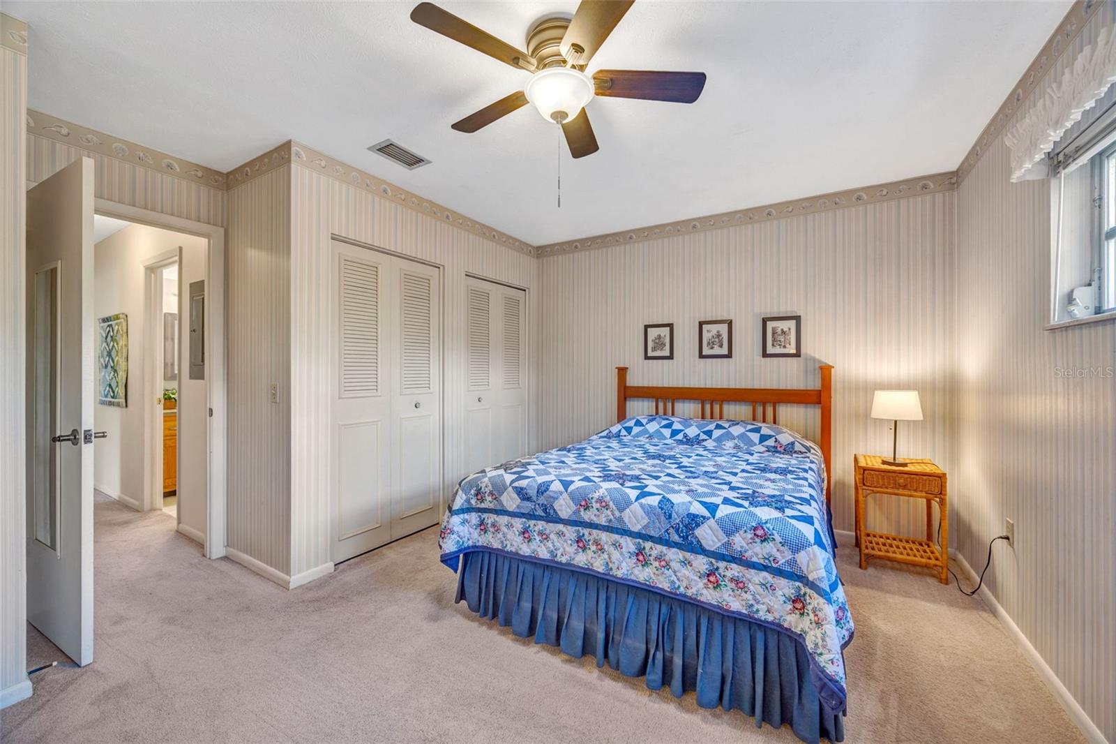 Listing photo id 34 for 1011 Meadowcrest Drive