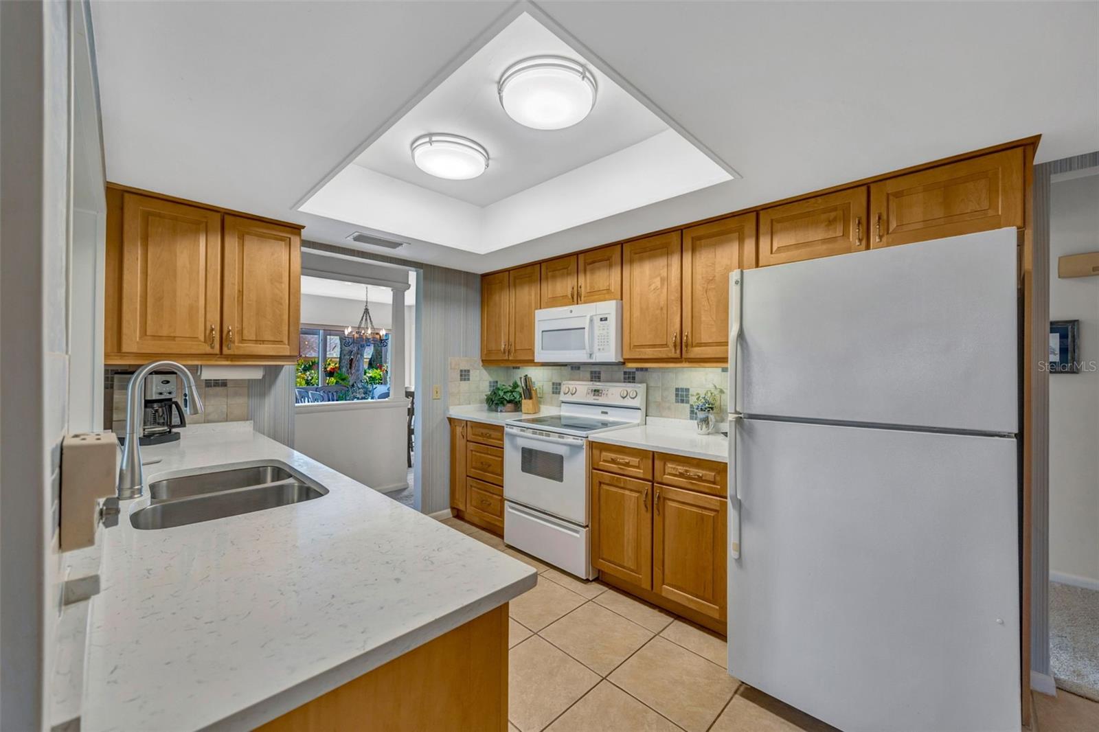 Listing photo id 5 for 1011 Meadowcrest Drive