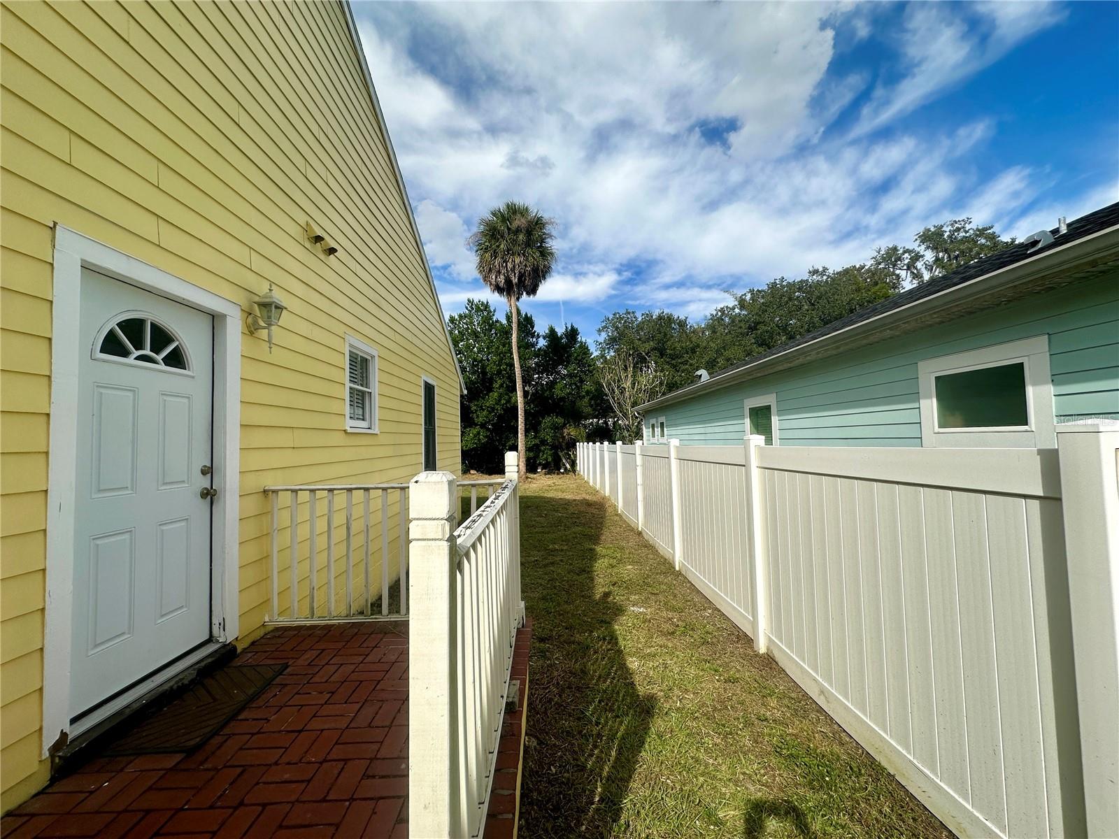 Image 3 of 4 For 325 Jean Street