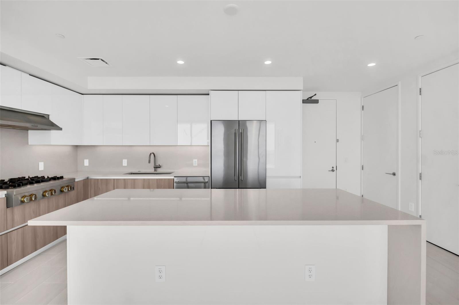 Image 11 of 77 For 400 Central Avenue 3606