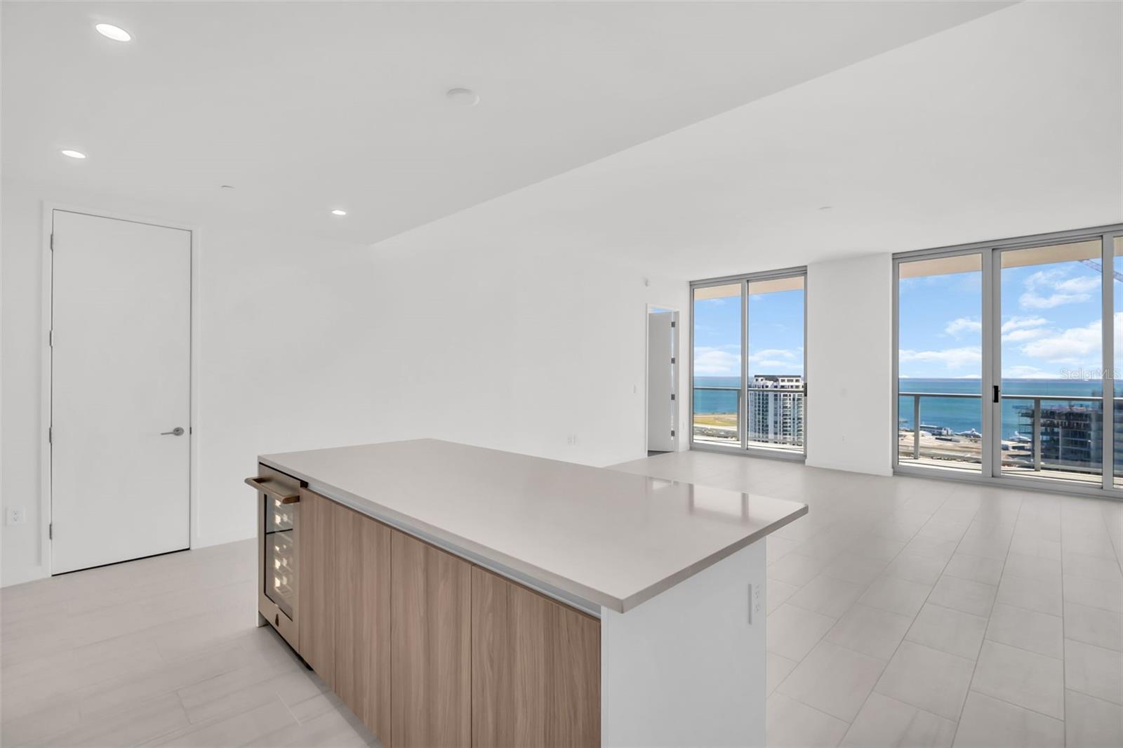 Image 4 of 77 For 400 Central Avenue 3606