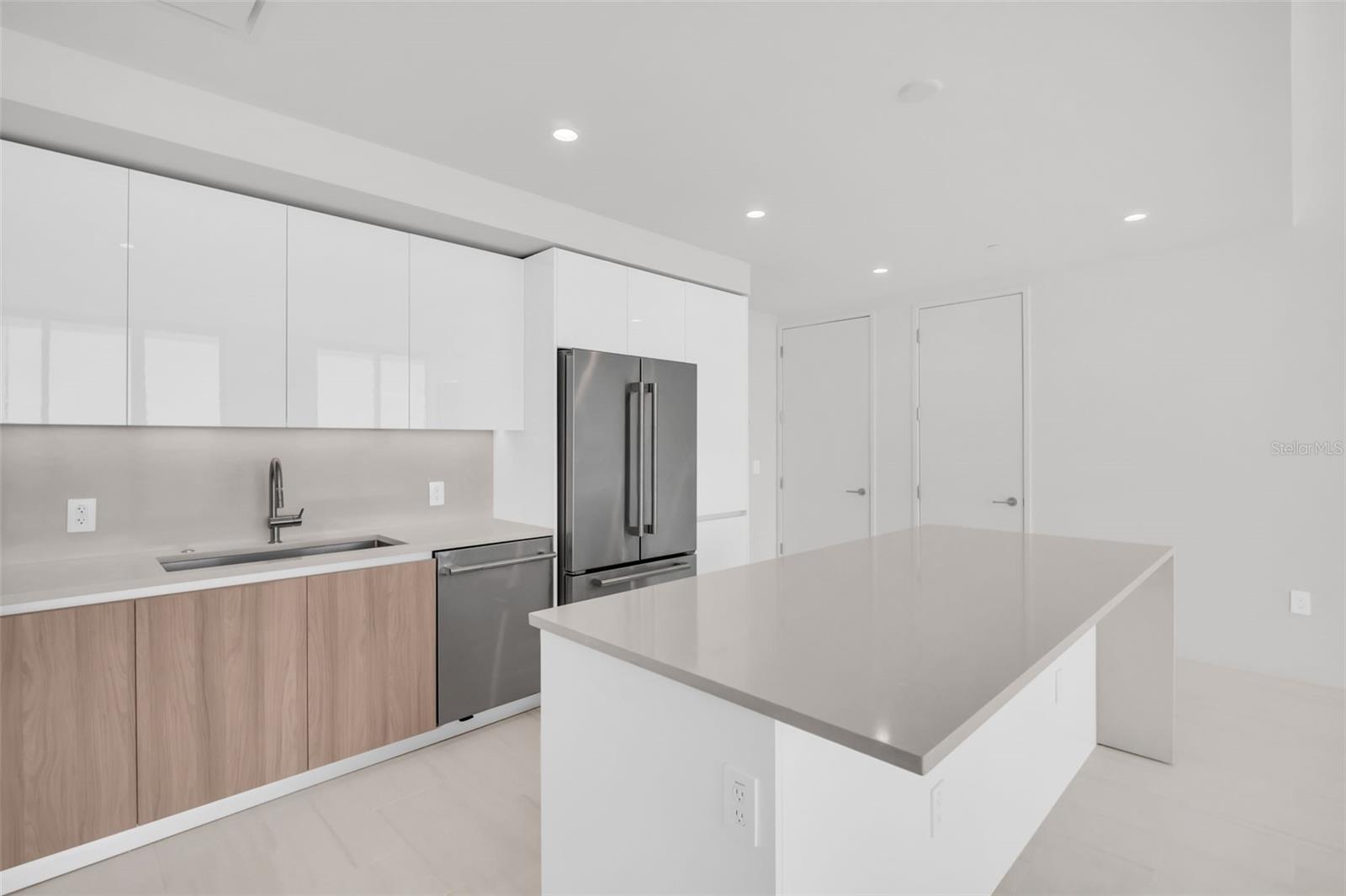 Image 8 of 77 For 400 Central Avenue 3606