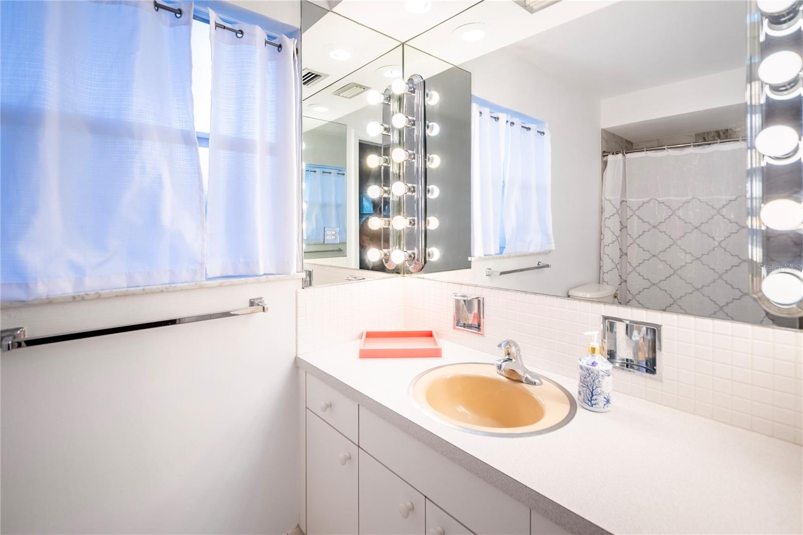 Image 22 of 38 For 13840 94th Avenue