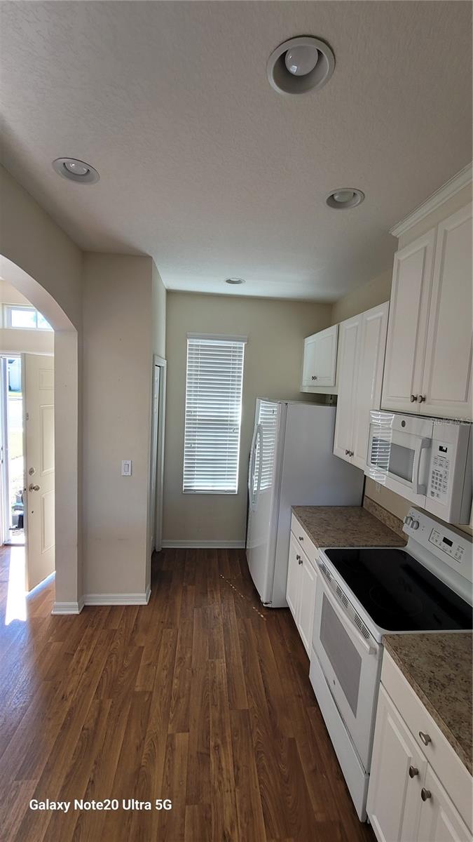 Image 5 of 13 For 8810 Walnut Gable Court