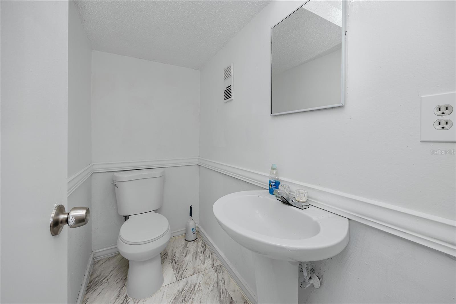 Image 14 of 43 For 14422 Reuter Strasse Circle 112