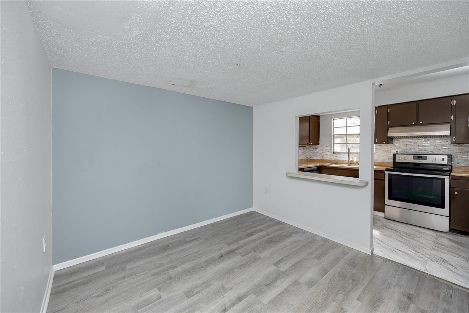 Image 16 of 43 For 14422 Reuter Strasse Circle 112