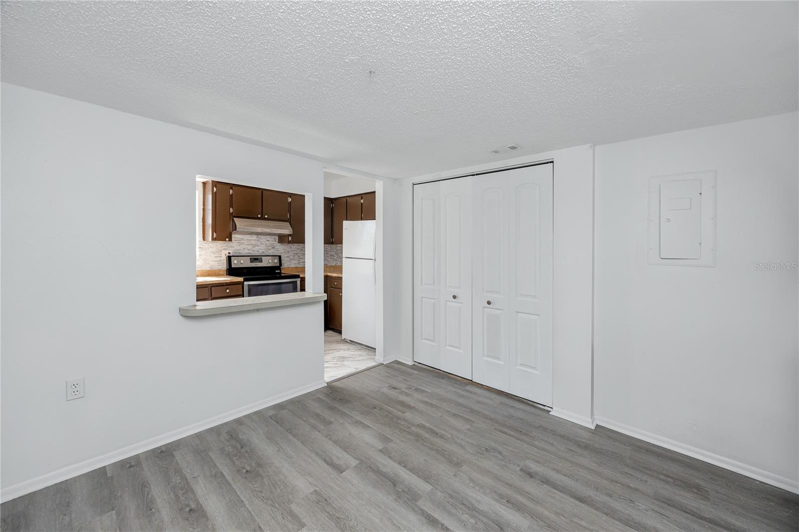 Image 17 of 43 For 14422 Reuter Strasse Circle 112