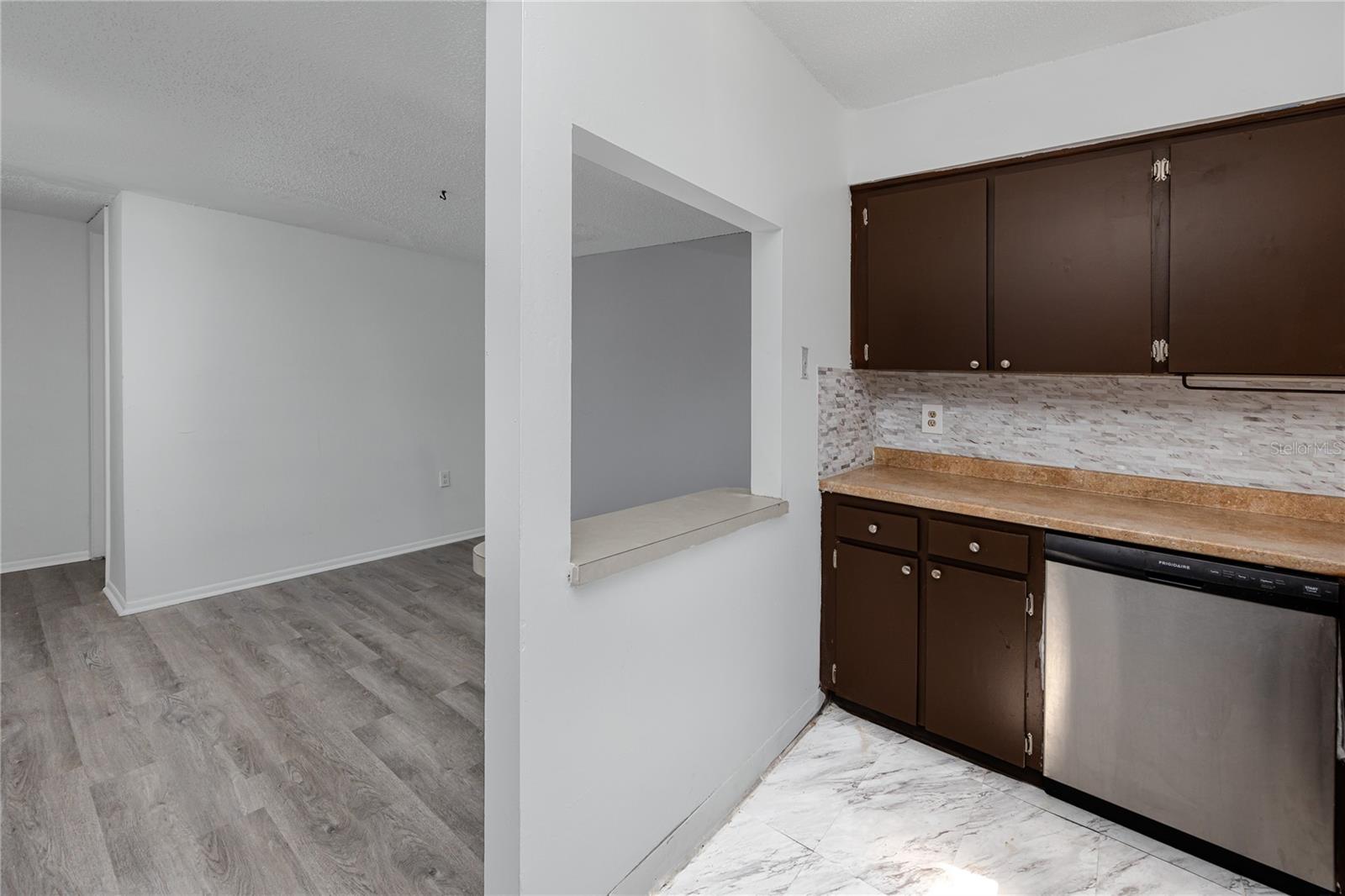 Image 19 of 43 For 14422 Reuter Strasse Circle 112