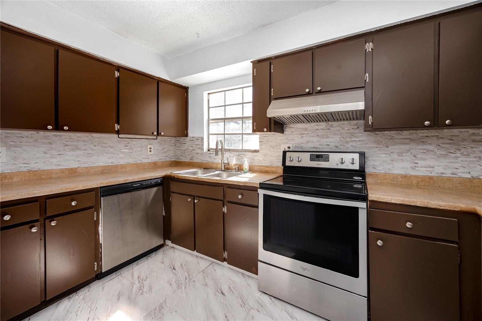 Image 20 of 43 For 14422 Reuter Strasse Circle 112