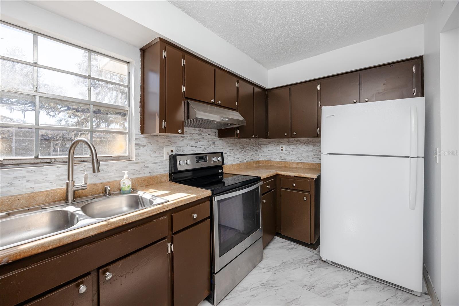 Image 22 of 43 For 14422 Reuter Strasse Circle 112