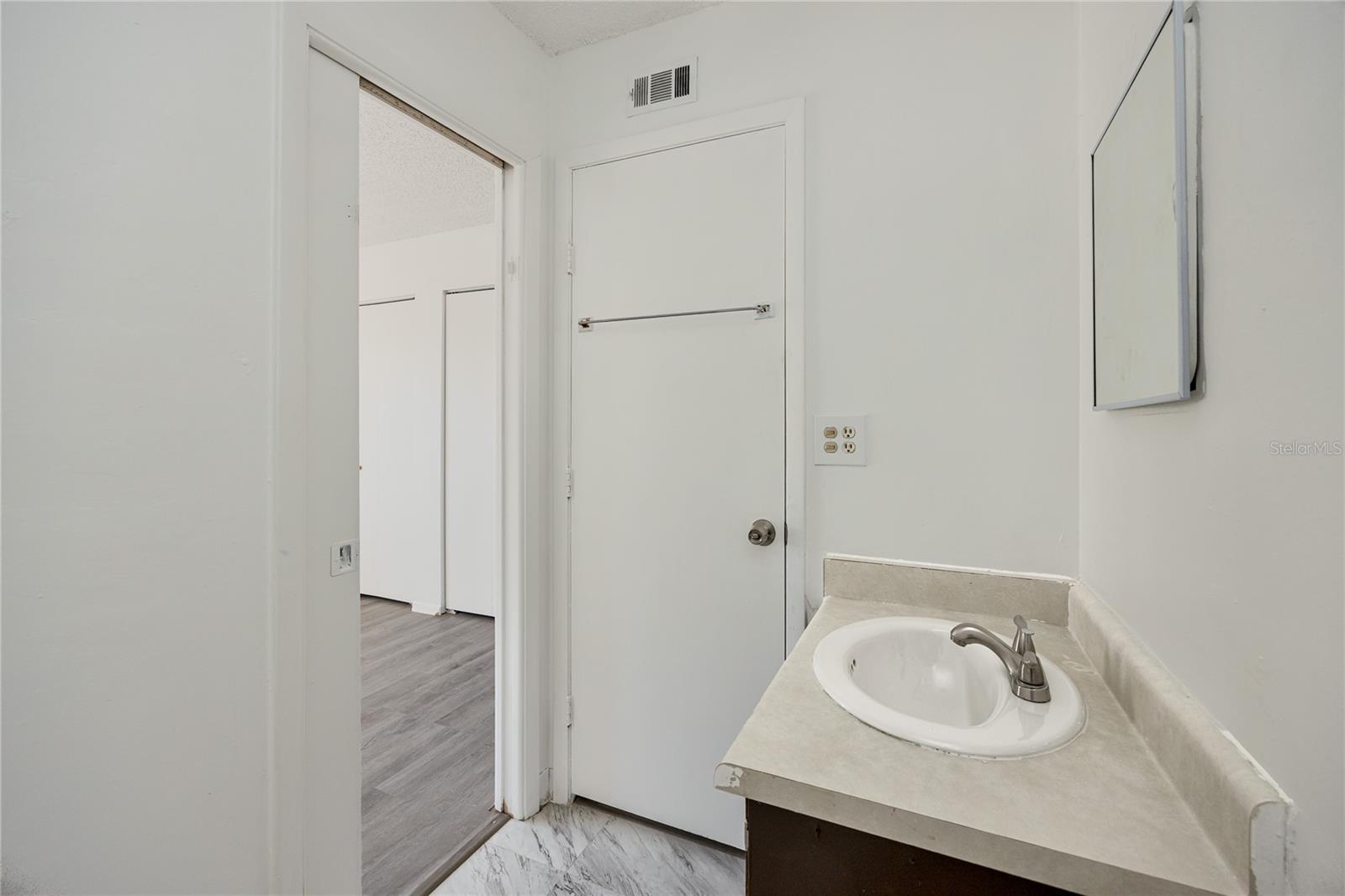 Image 29 of 43 For 14422 Reuter Strasse Circle 112