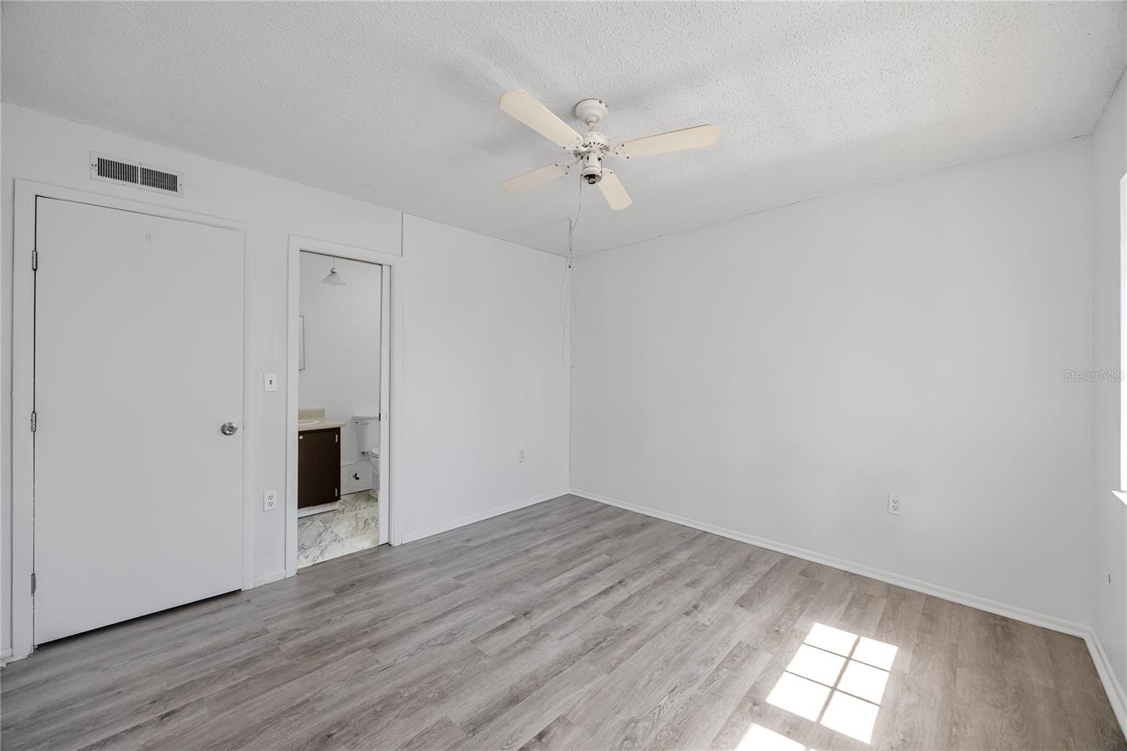 Image 30 of 43 For 14422 Reuter Strasse Circle 112