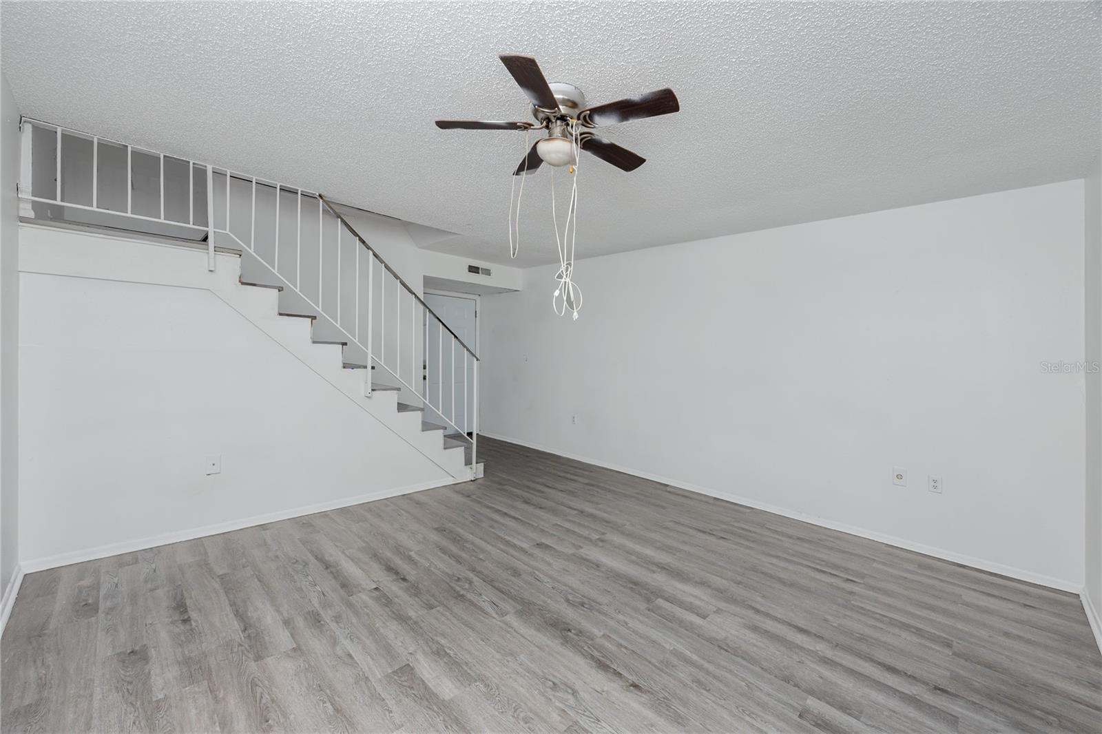 Image 8 of 43 For 14422 Reuter Strasse Circle 112