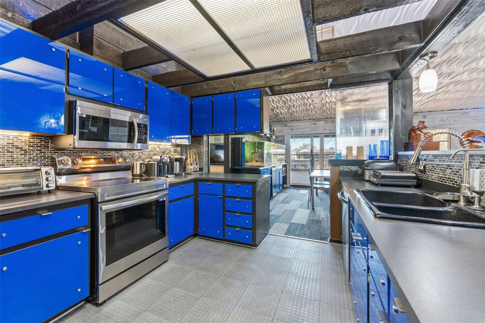 Image 3 of 46 For 10730 Drummond Road