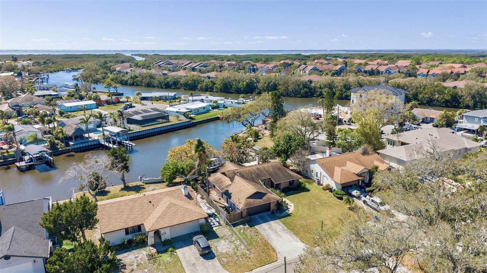 Image 4 of 46 For 10730 Drummond Road