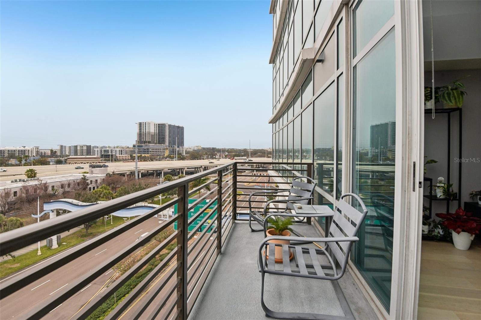 Listing photo id 17 for 1120 Kennedy Boulevard 715