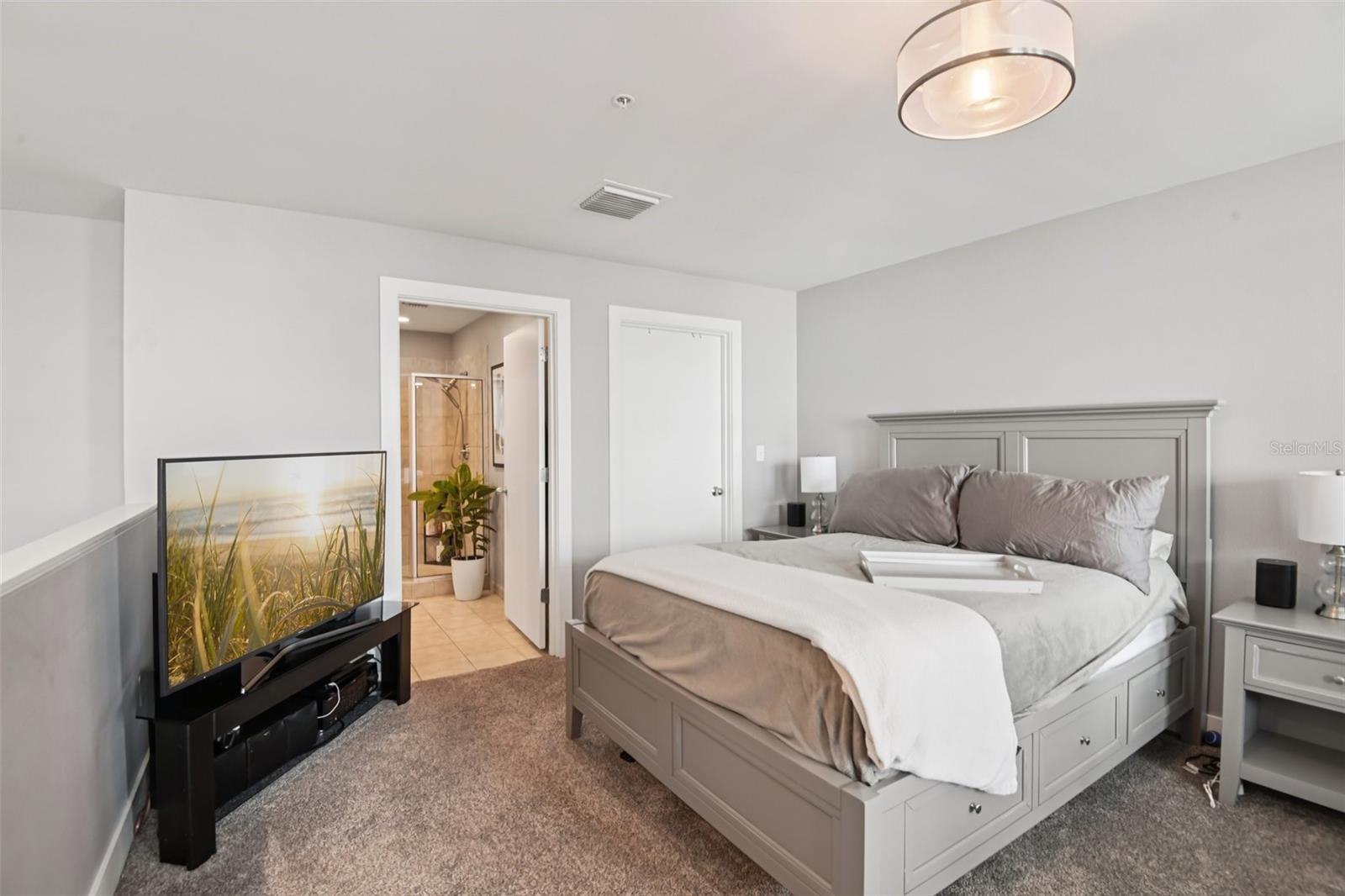 Listing photo id 2 for 1120 Kennedy Boulevard 715