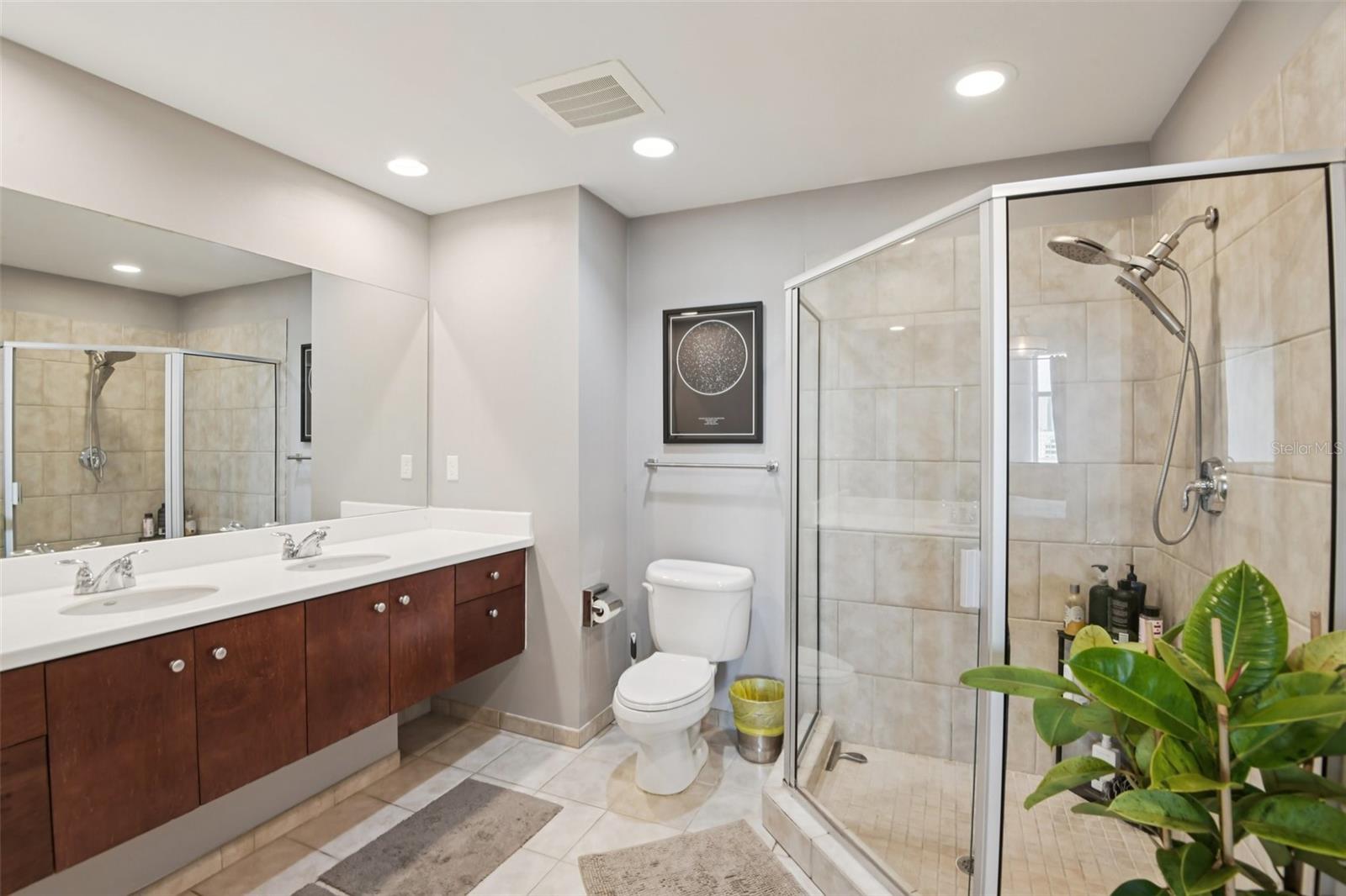 Listing photo id 3 for 1120 Kennedy Boulevard 715