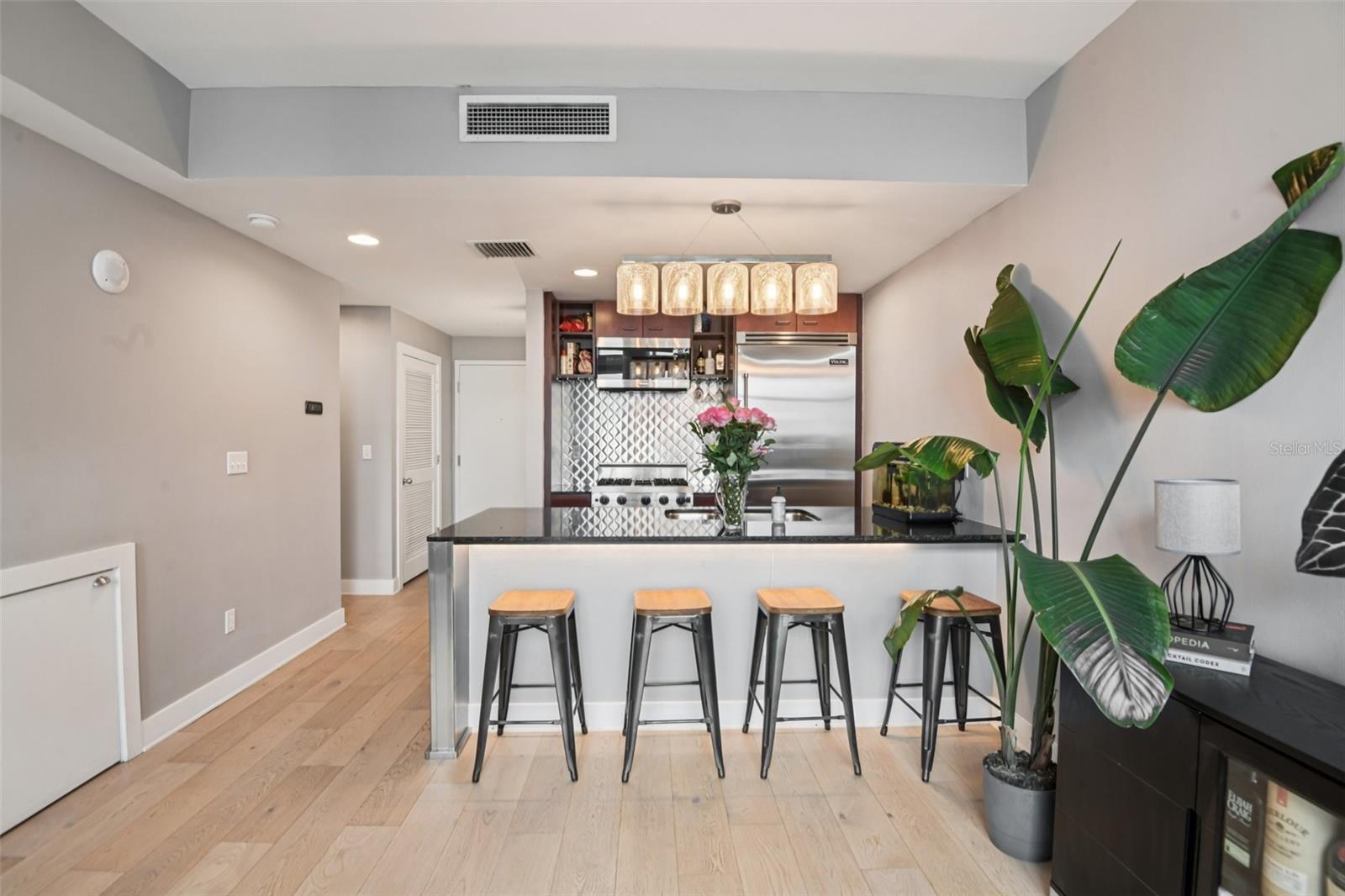 Listing photo id 6 for 1120 Kennedy Boulevard 715