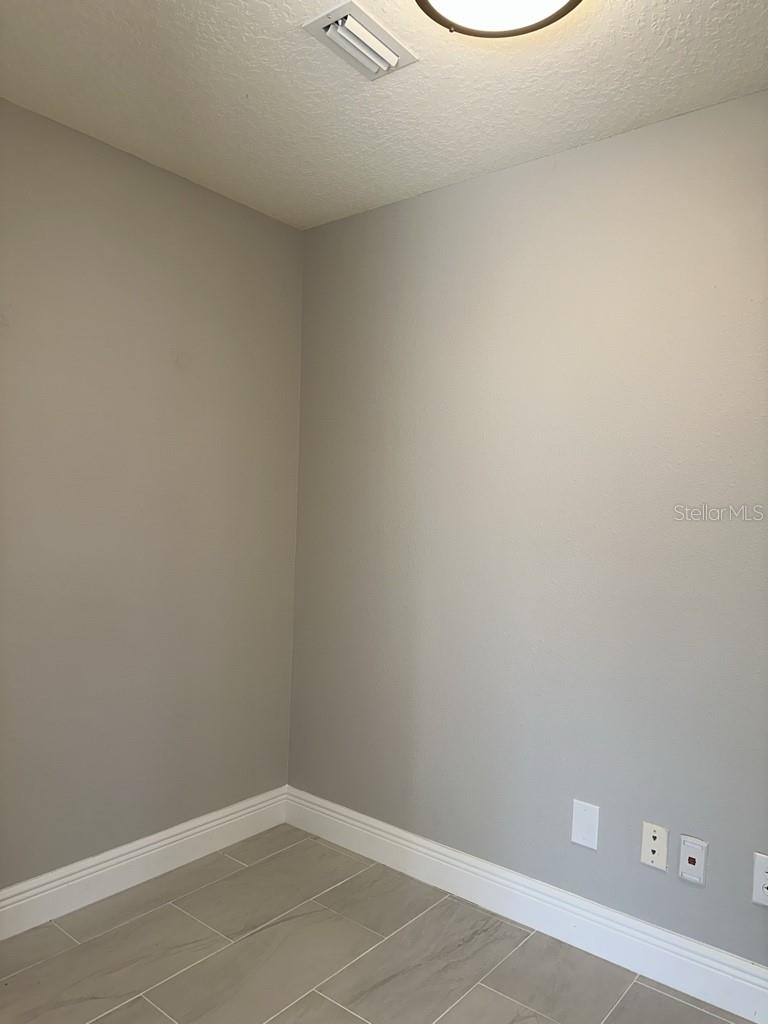 Image 20 of 21 For 1329 Avonwood Court