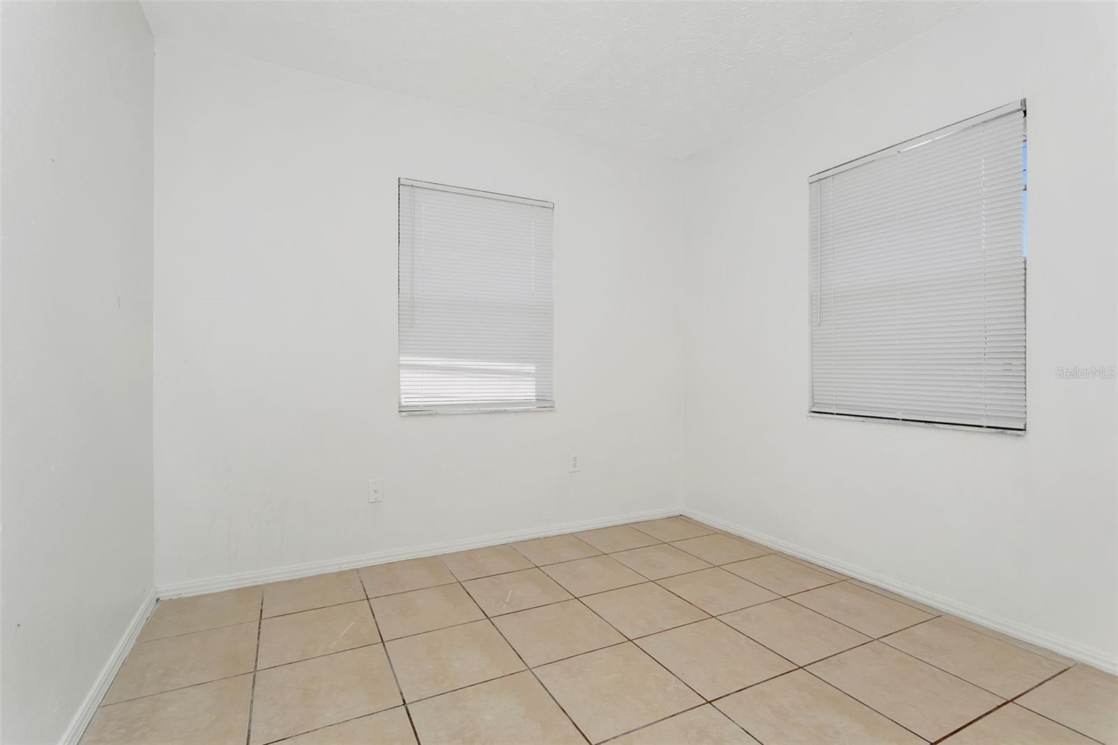 Image 19 of 30 For 810 21st Avenue W