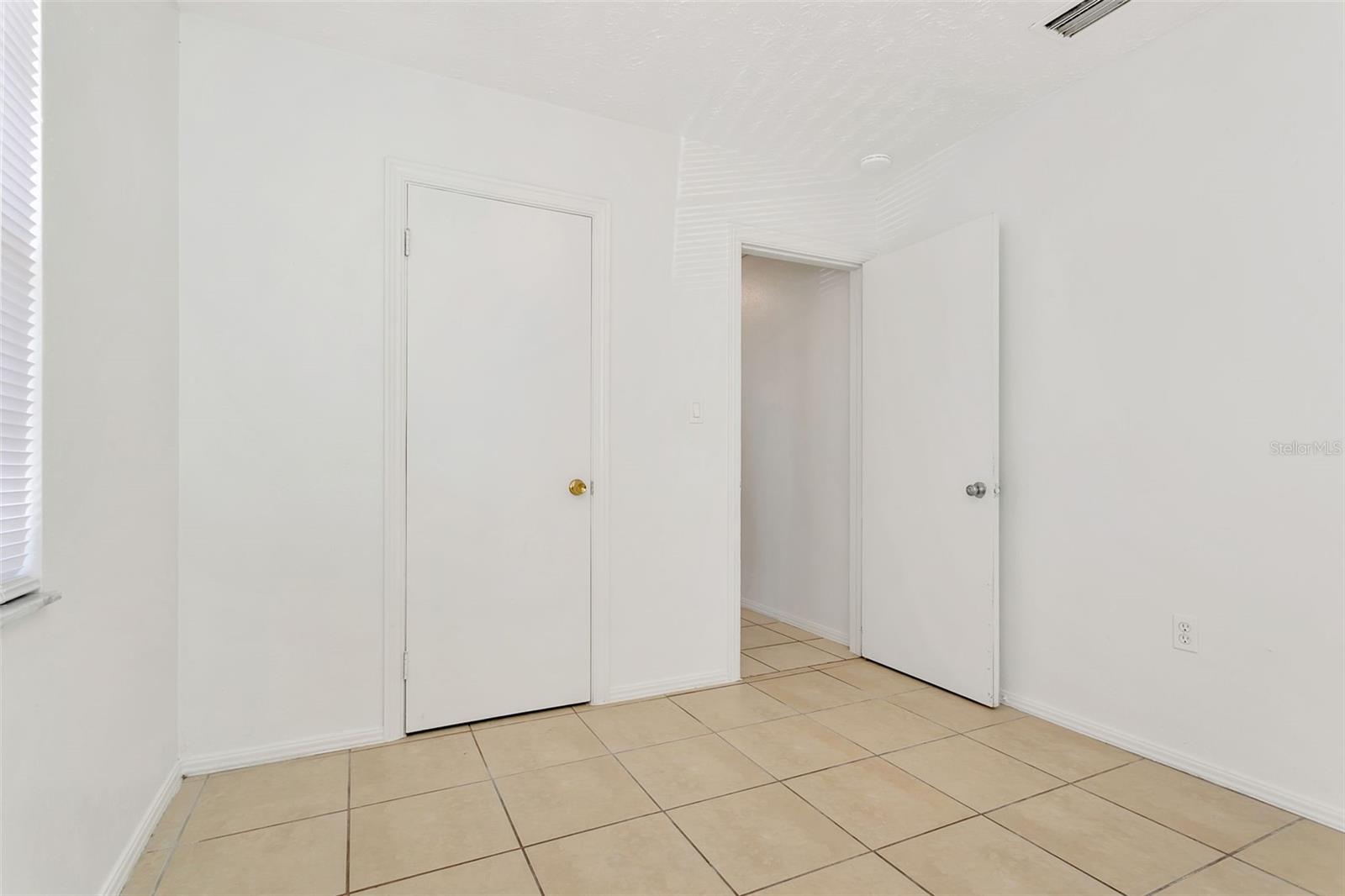 Image 21 of 30 For 810 21st Avenue W