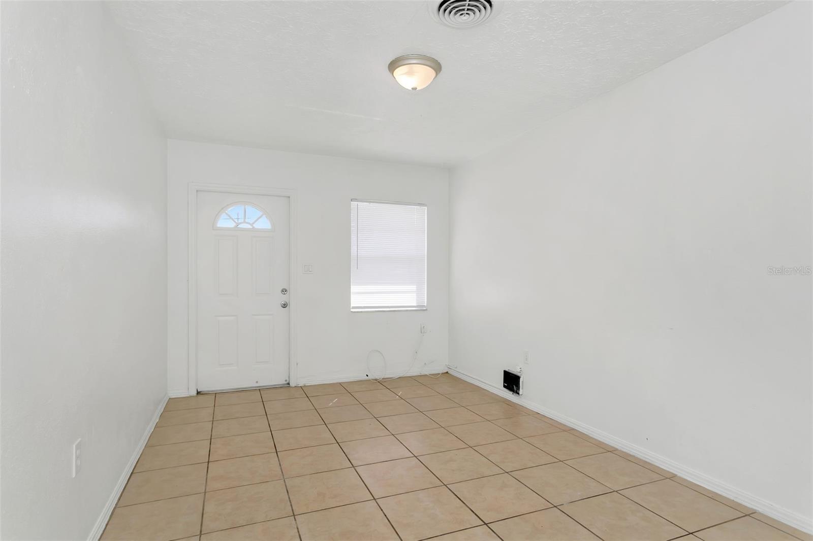 Image 4 of 30 For 810 21st Avenue W