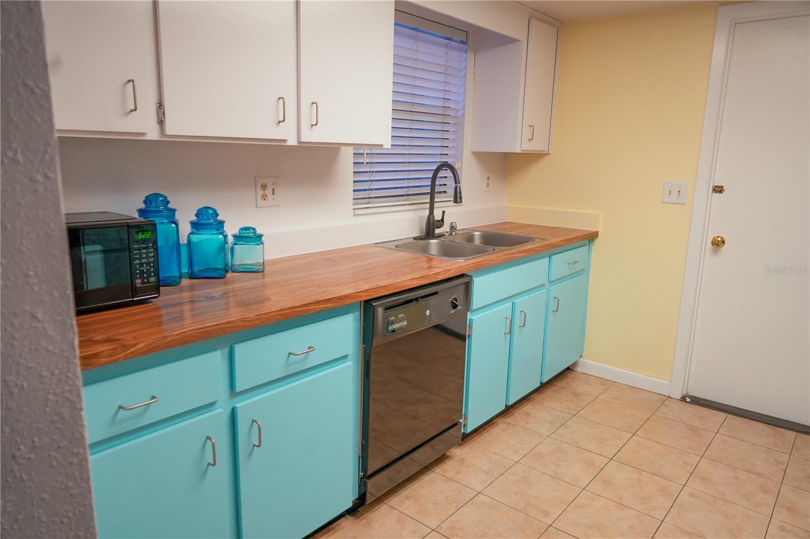 Image 12 of 33 For 1210 Redbud Street