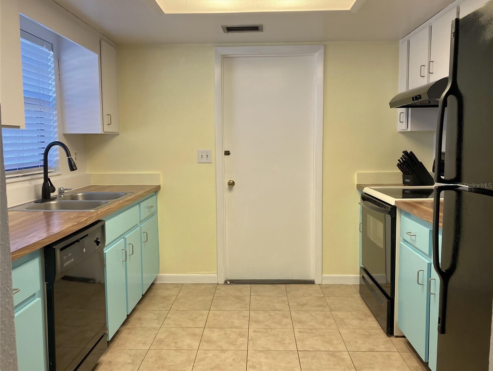 Image 14 of 33 For 1210 Redbud Street