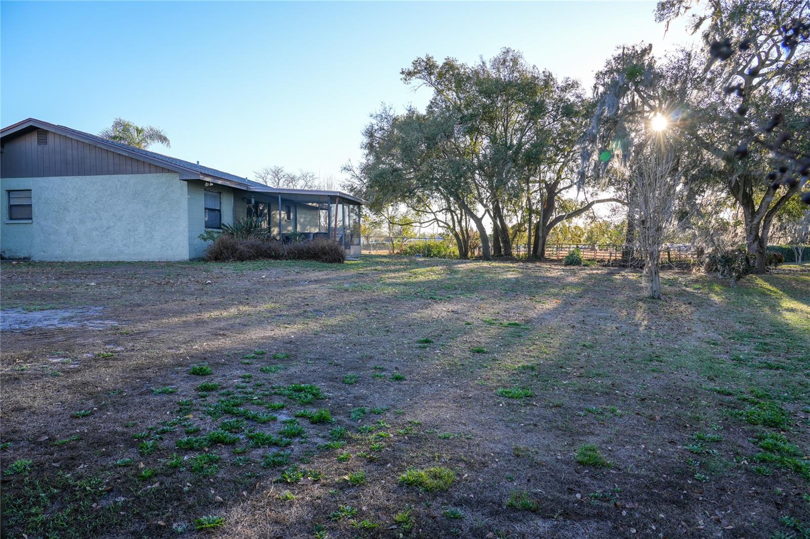 Image 16 of 33 For 1210 Redbud Street