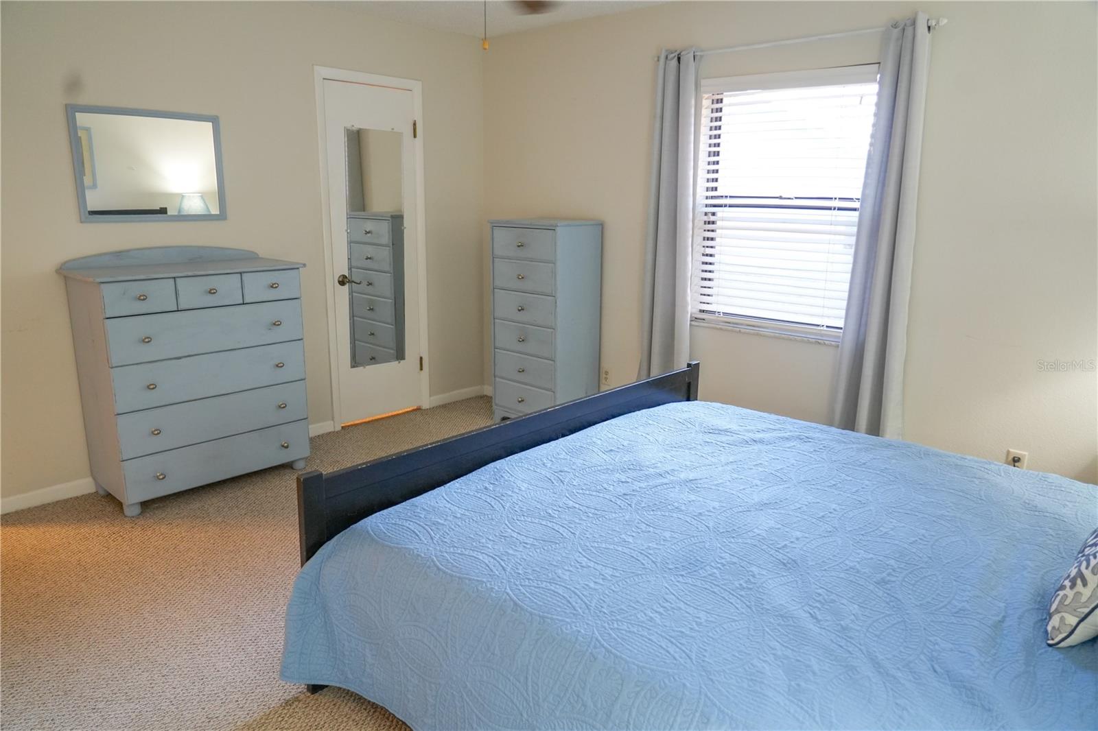 Image 21 of 33 For 1210 Redbud Street