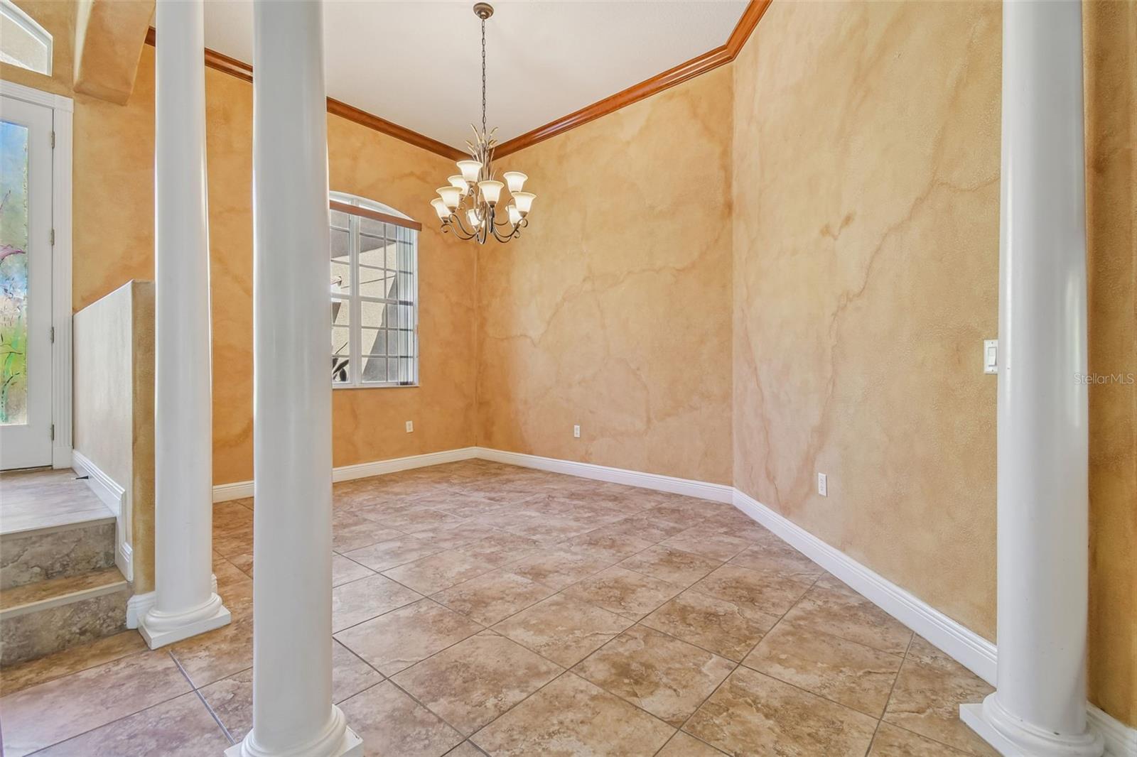 Image 8 of 88 For 614 Vintage Way