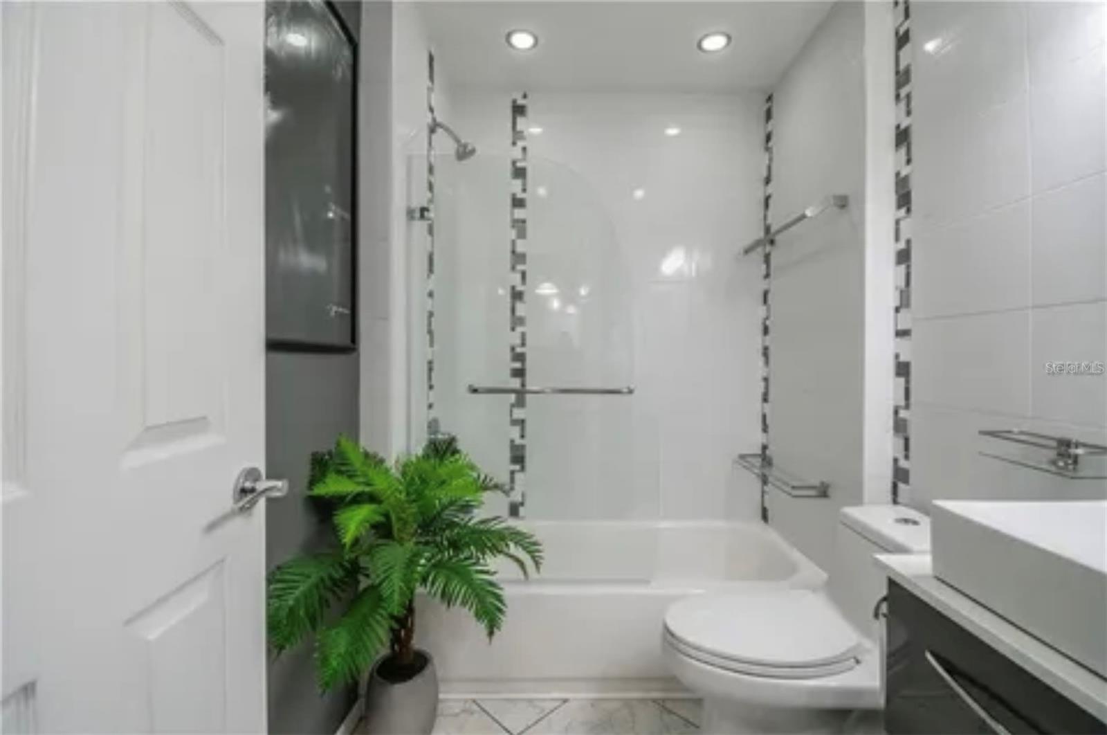 Image 11 of 22 For 16101 Rambling Vine Drive E