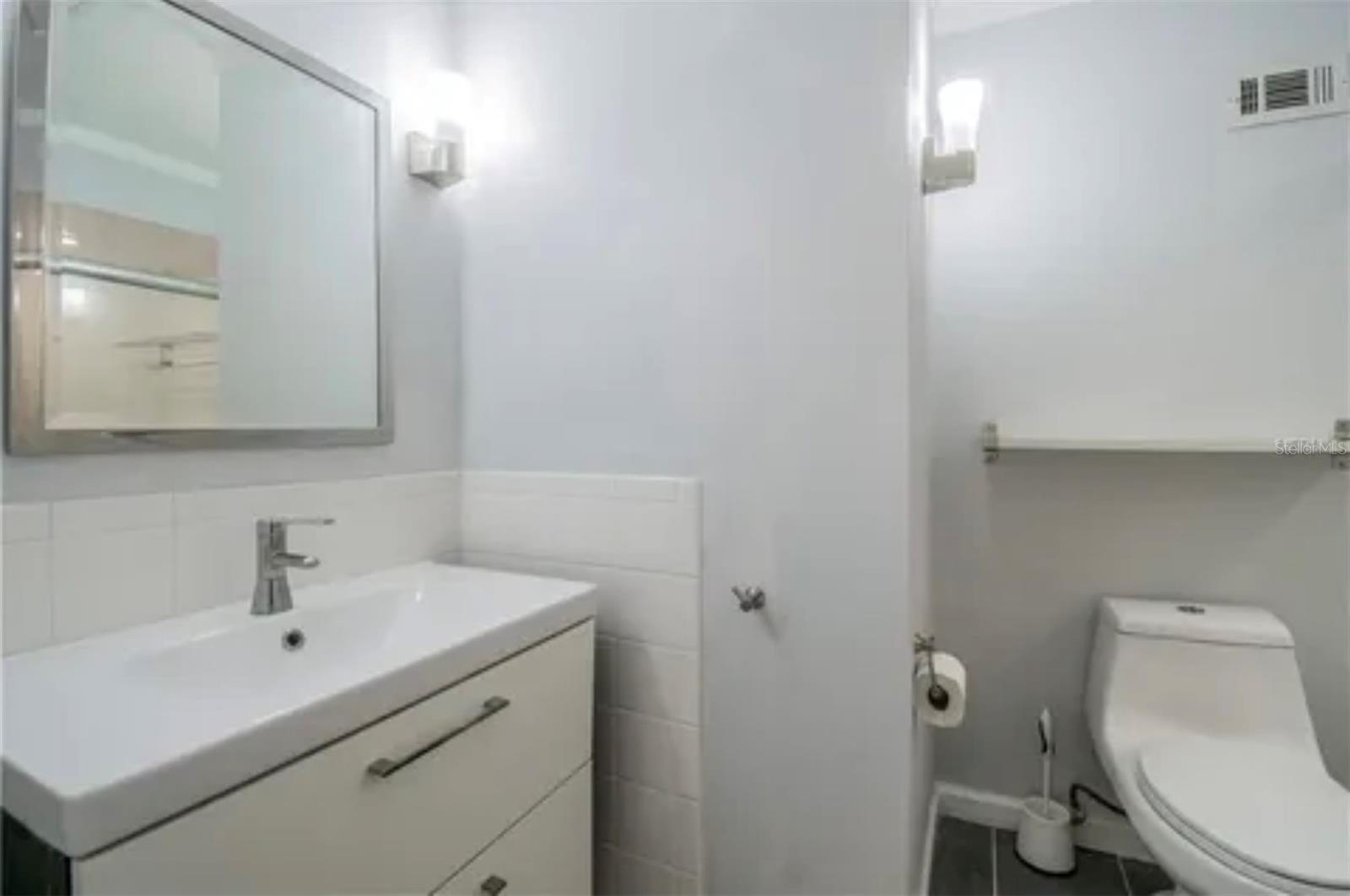 Image 14 of 22 For 16101 Rambling Vine Drive E