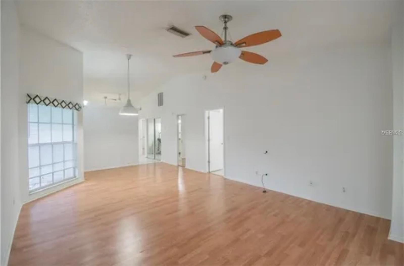 Image 3 of 22 For 16101 Rambling Vine Drive E