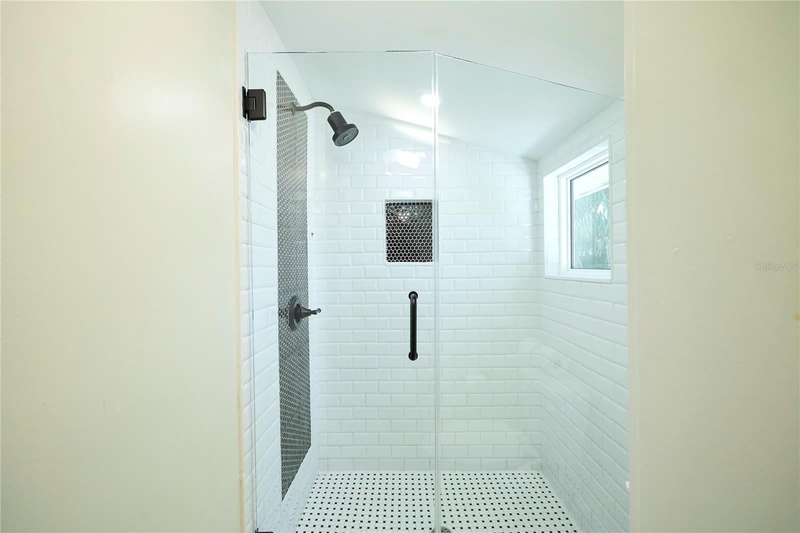 Image 32 of 53 For 6008 Highland Avenue