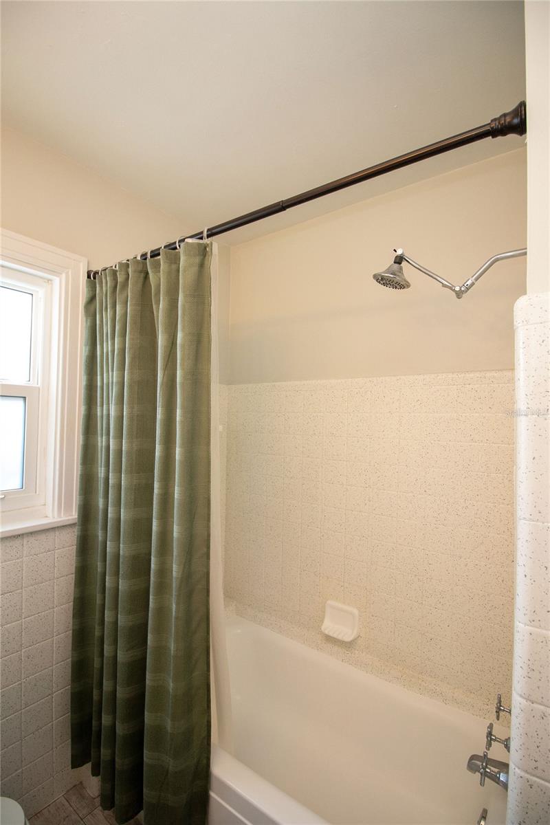 Image 16 of 23 For 1547 35th Avenue N