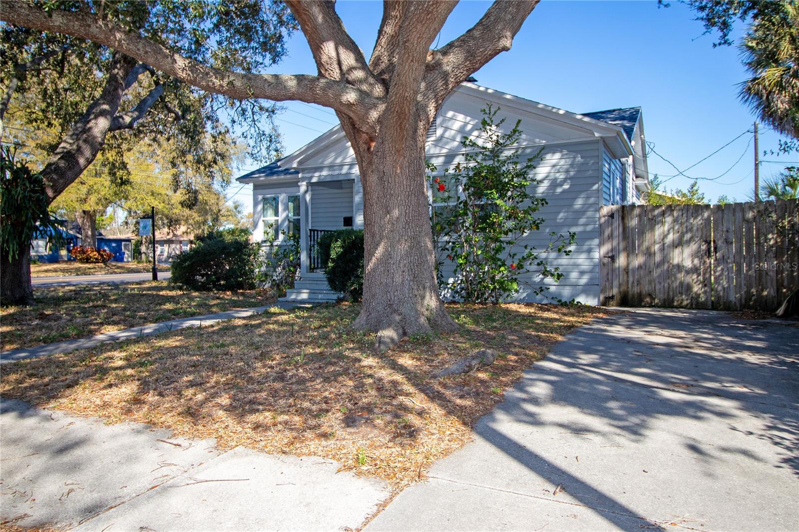 Image 4 of 23 For 1547 35th Avenue N