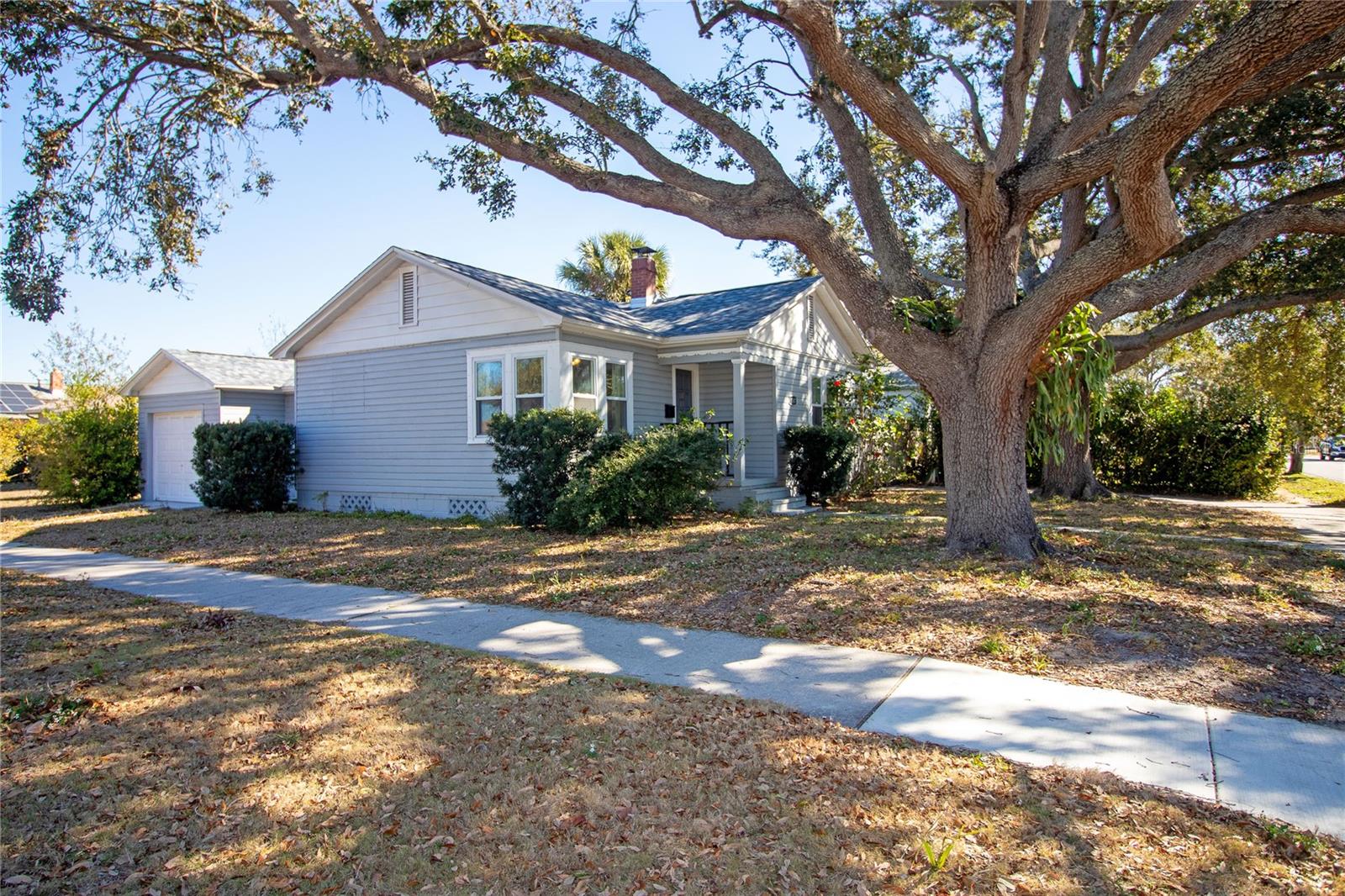 Image 5 of 23 For 1547 35th Avenue N