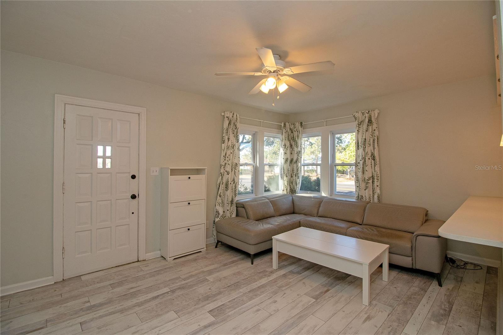 Image 6 of 23 For 1547 35th Avenue N